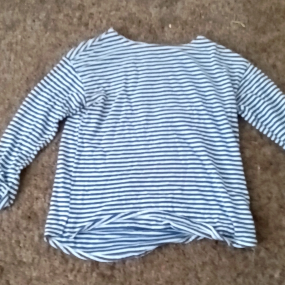 This is an Old Navy shirt the size is a medium tall